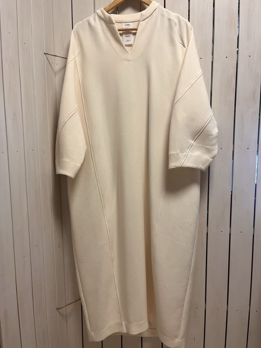 SNIDEL（スナイデル）★長袖ロング丈ワンピース　薄いクリーム色（白系）ビックサイズ？　１サイズ_画像8