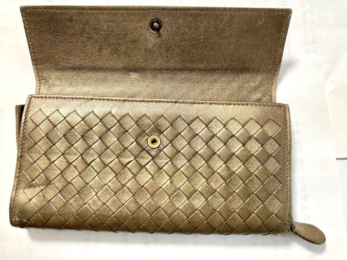 ボッテガヴェネタ イントレチャート ホック式 革編み込み 二つ折財布 ゴールド_画像4
