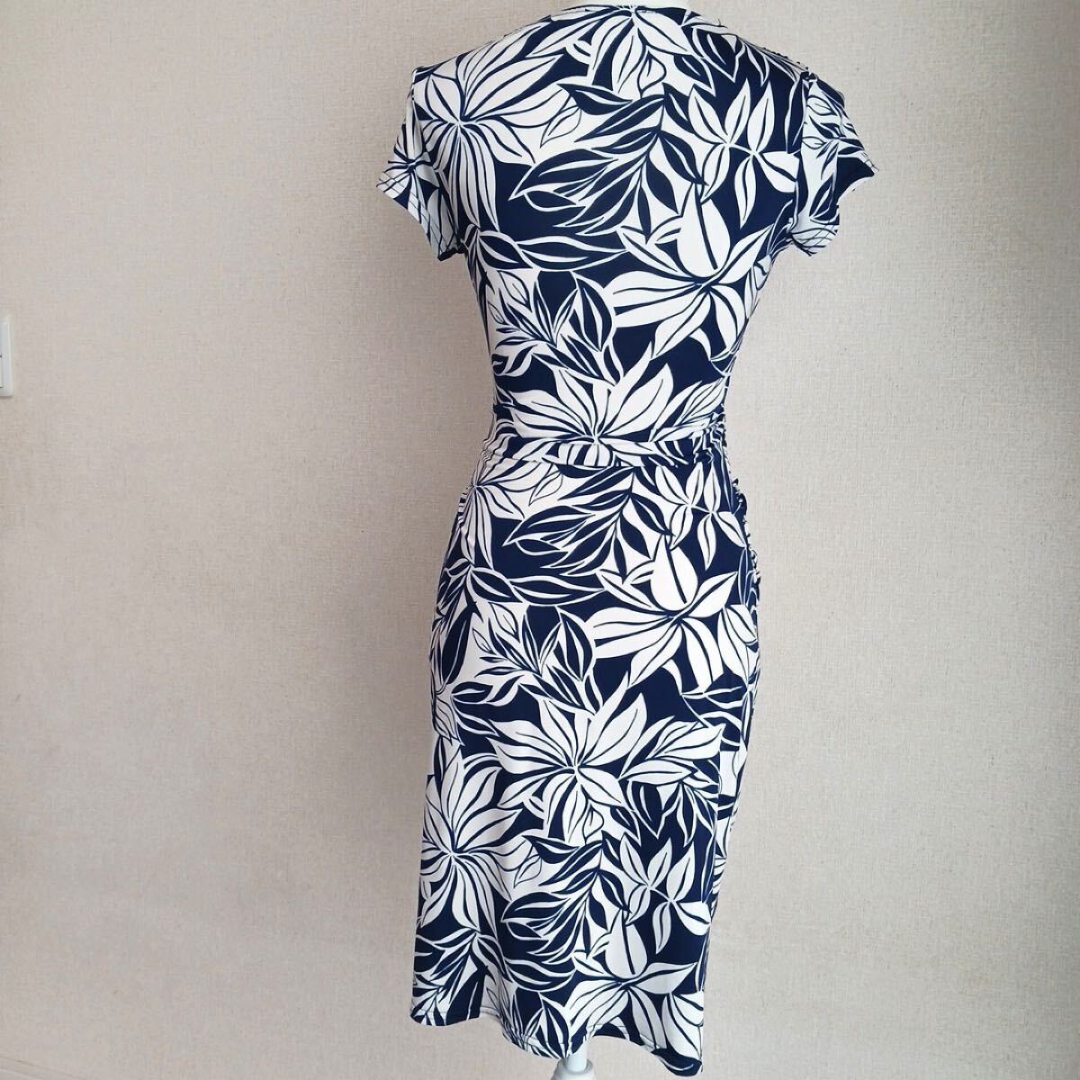 【B10】EGERIE　エジェリ カシュクール　花柄ワンピース フランス製 シャーリング　白×ネイビー ストレッチワンピース 伸縮　美シルエット_画像4