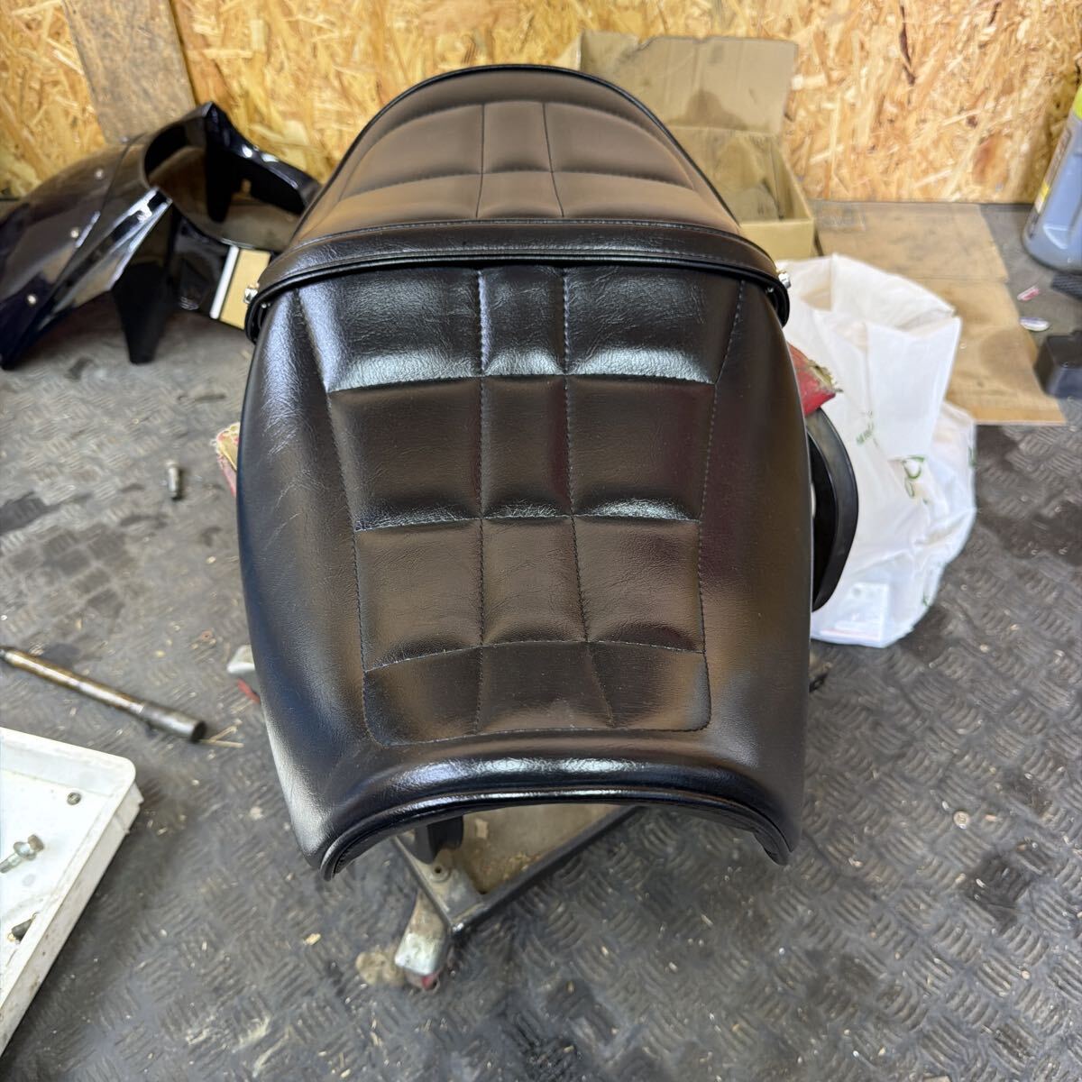 Z900RS 川口シート　美品 川口シート 黒　ゲルザブ カワサキ　純正シートベース_画像4