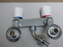 NN111506 未使用品 リクシル(INAX) 壁付2ハンドル/ホース接続/逆止/緊急止水 SF-WL63RQA 個数あり_画像2