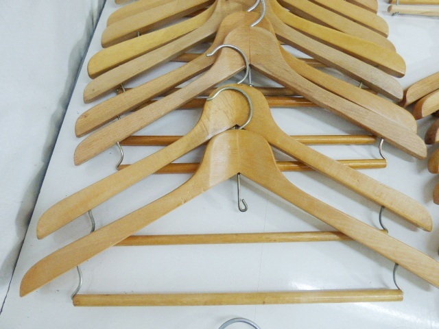 む612●木製ハンガー大量●30点以上/洋服掛け/パンツハンガー/インテリア/詳細写真複数あり_画像2