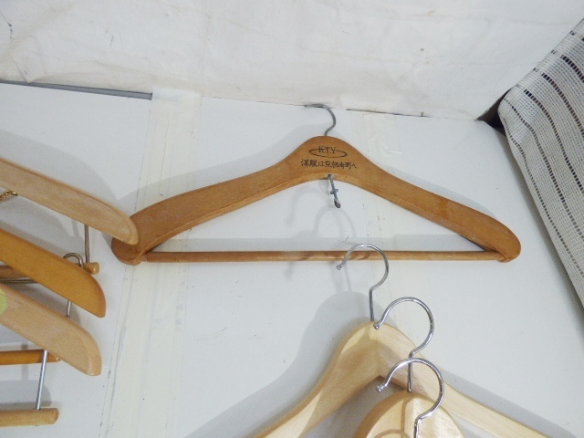 む612●木製ハンガー大量●30点以上/洋服掛け/パンツハンガー/インテリア/詳細写真複数あり_画像9