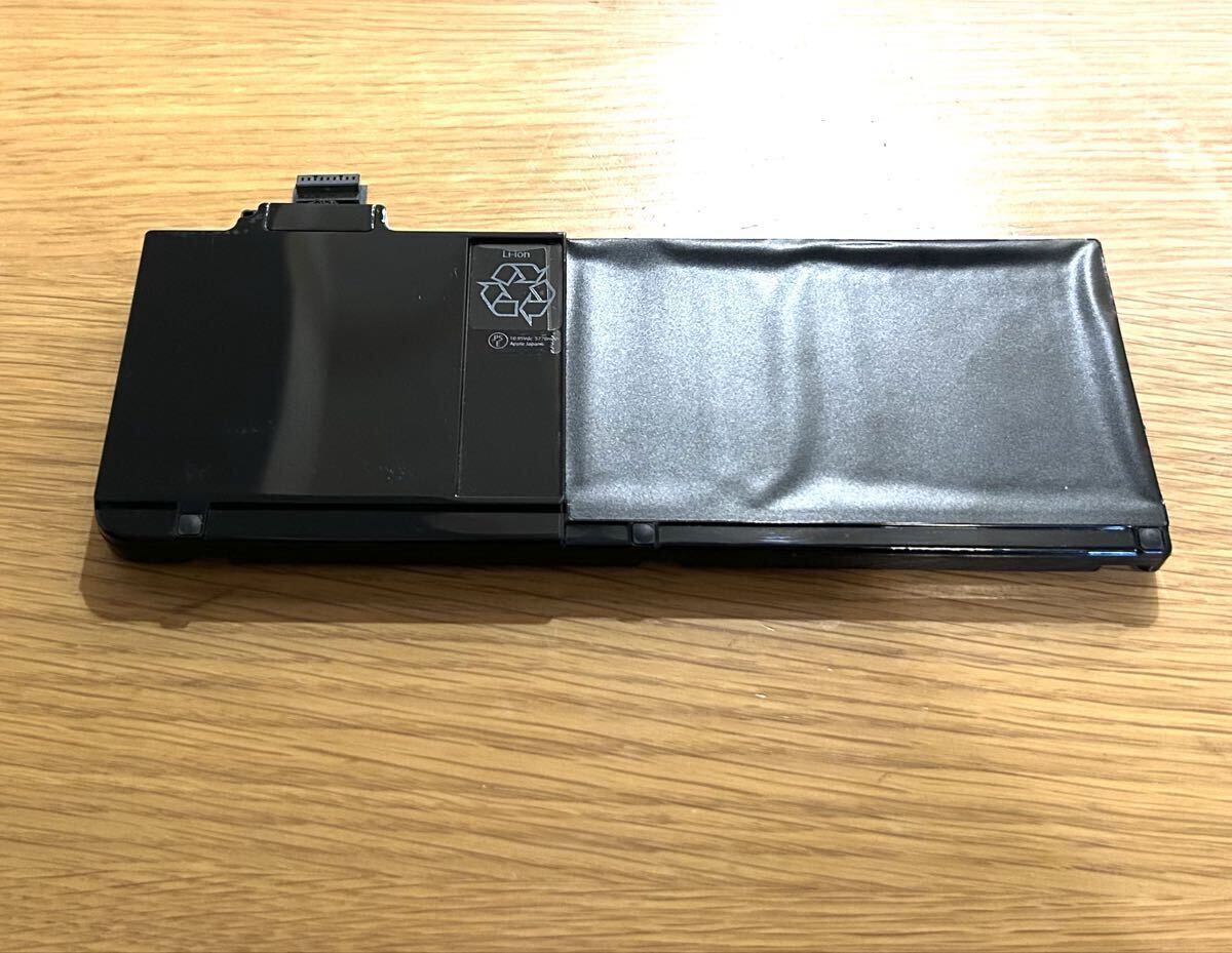 充放電少約 31回 大容量 約5240mAh Apple純正バッテリー 動作良好 MacBook Pro 13 inch 2009 2010 2011 2012 A1278(型番A1322)の画像3