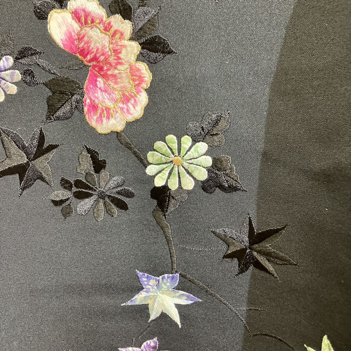 一右衛門No 2570 羽織 25枚まとめ売り 黒羽織 縫い取り 金通し 総絞り 刺繍 京友禅 正絹着物 大量まとめ売り大処分_画像3