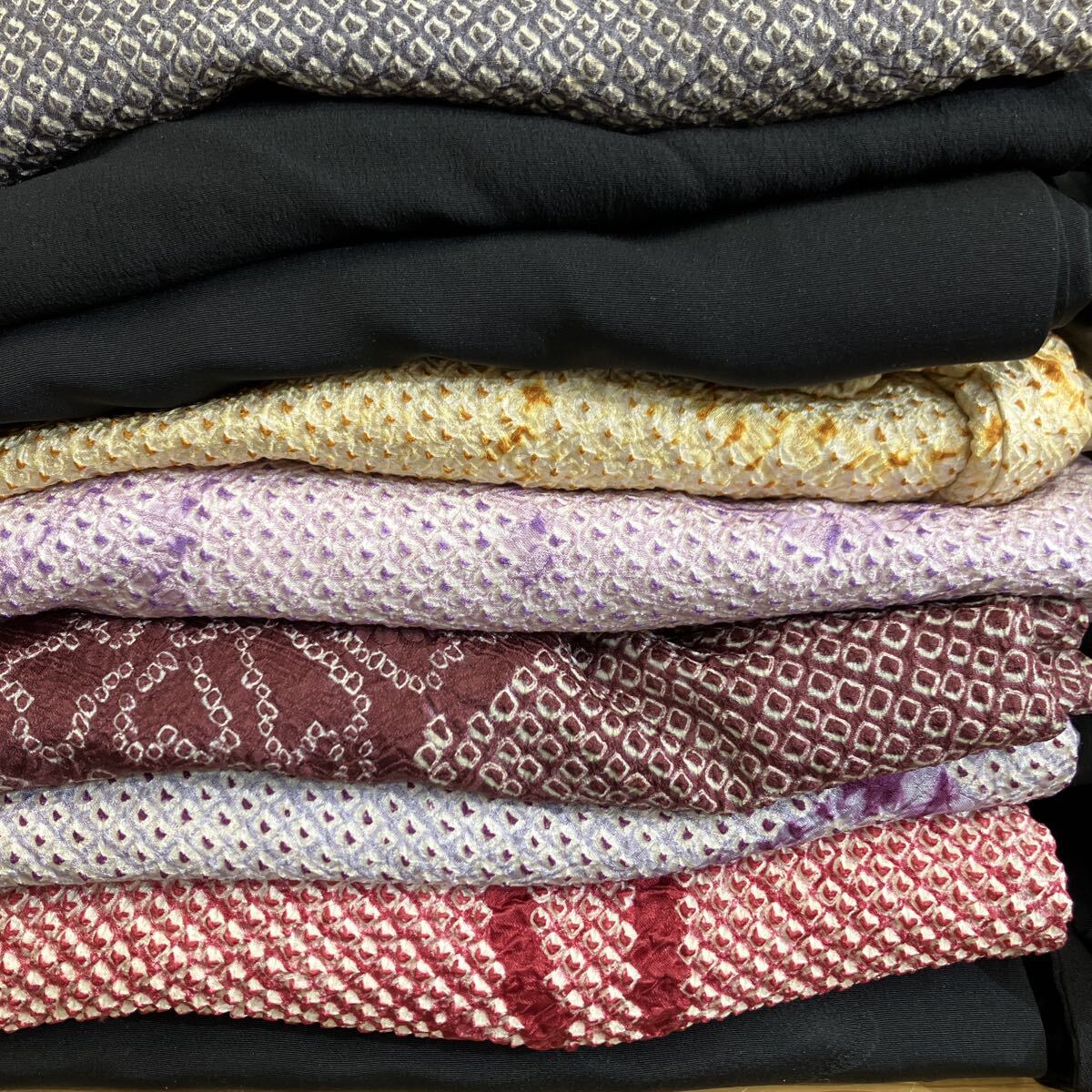 一右衛門No 2570 羽織 25枚まとめ売り 黒羽織 縫い取り 金通し 総絞り 刺繍 京友禅 正絹着物 大量まとめ売り大処分_画像9