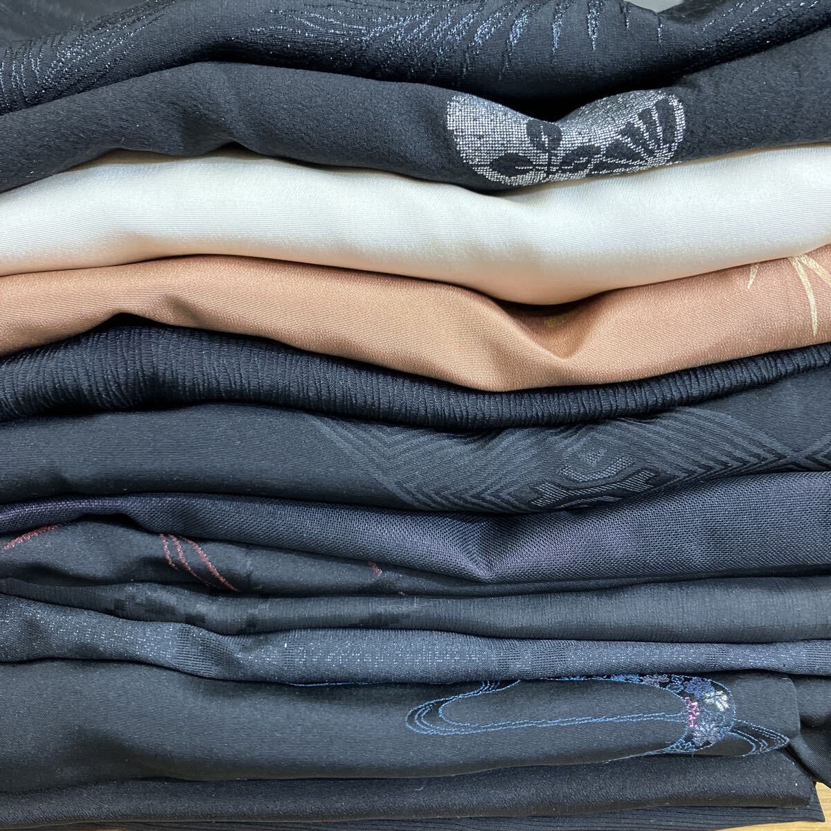 一右衛門No 2570 羽織 25枚まとめ売り 黒羽織 縫い取り 金通し 総絞り 刺繍 京友禅 正絹着物 大量まとめ売り大処分_画像10