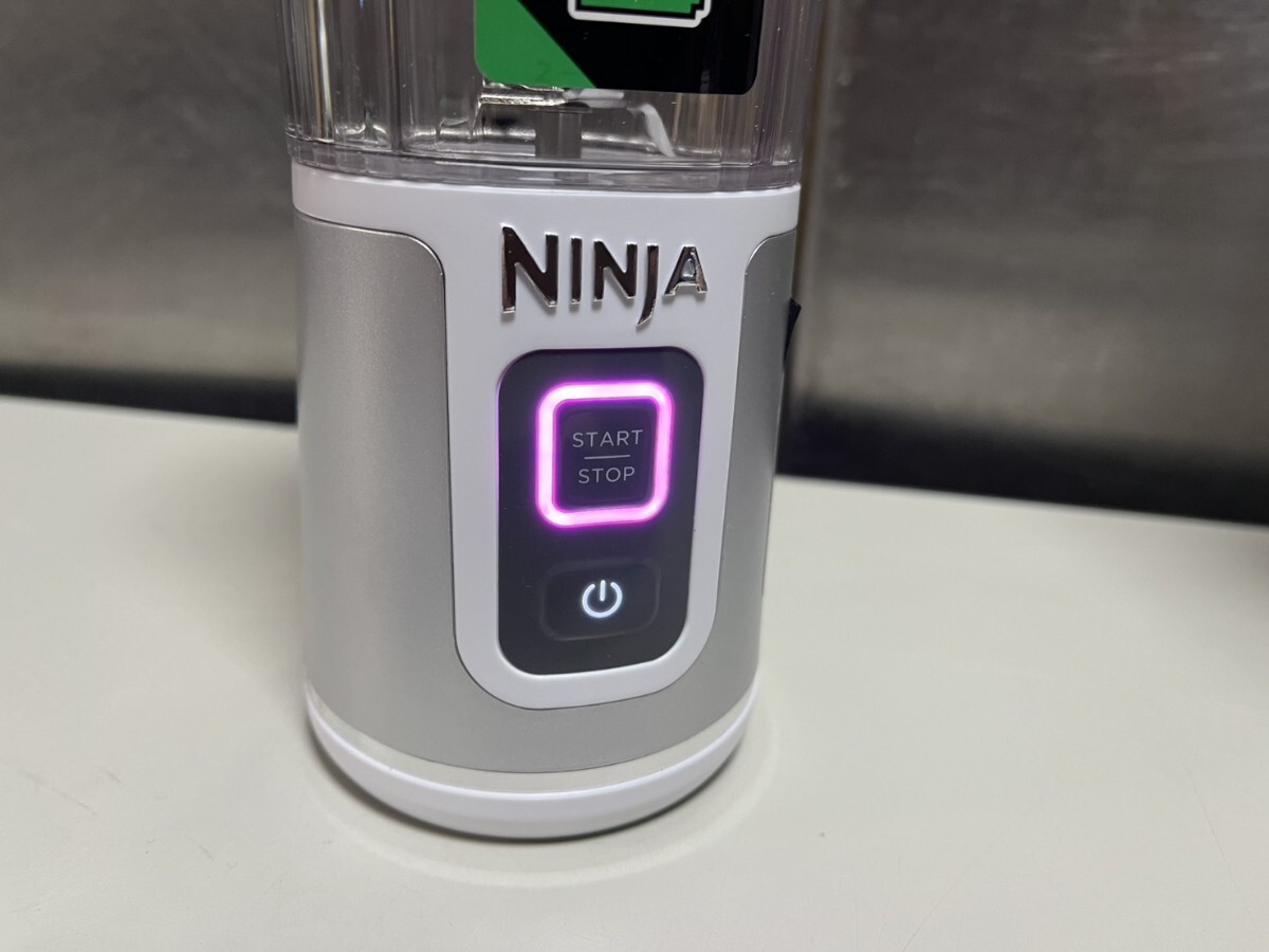 ○ NINJA BLAST コードレスミキサー BC151J WH 取説元箱付属 USB充電 530ml ジューサー ほぼ未使用品 ④_画像7