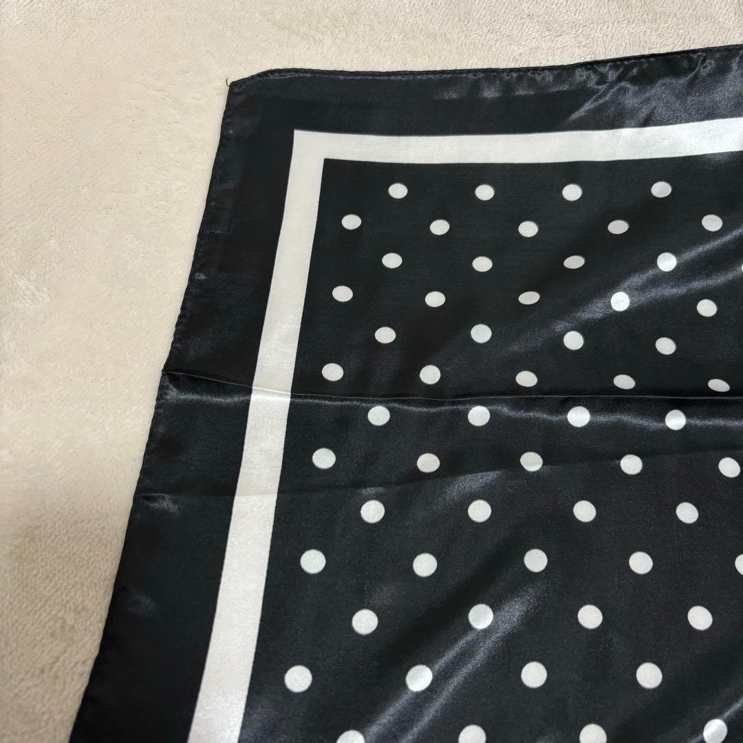 大判スカーフ ドット柄 90×90 モノトーン シルク調 シンプル 大人可愛い_画像2