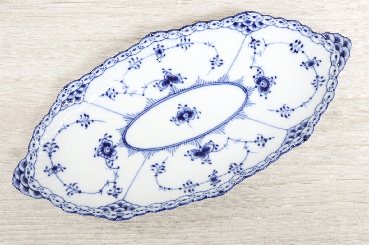【行董】ROYAL COPENHAGEN ロイヤルコペンハーゲン ブルーフルーテッド ハーフレース プレート ピックルディッシュ 24.5cm TA381ABY98_画像1