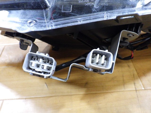 トヨタ ZRR80 ZWR80 ZZR85 ヴォクシー 前期 純正 左ヘッドライト 左ライト 左側 ヘッドランプ ランプ 中古 １個_画像7