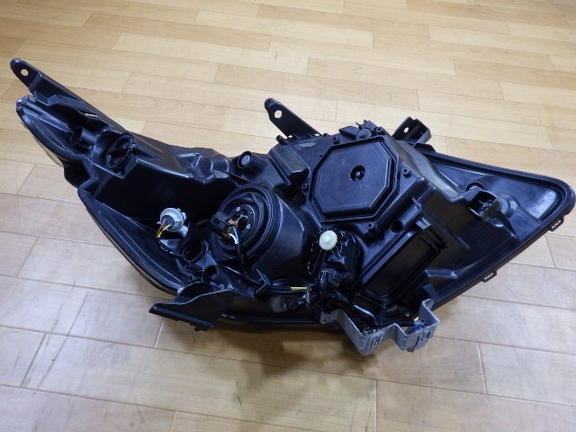 トヨタ ZRR80 ZWR80 ZZR85 ヴォクシー 前期 純正 左ヘッドライト 左ライト 左側 ヘッドランプ ランプ 中古 １個_画像2
