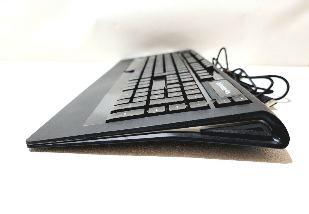 ★美品★ Steel Series APEX ゲーミングキーボード USBキーボード 有線 LEDバックライト内蔵 独自キー 64145 ゲーム ネトゲ PC周辺機器_画像5