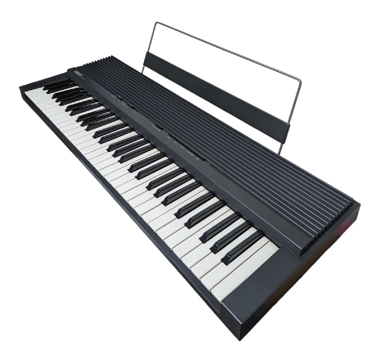 YAMAHA 　ヤマハ　ポータブルキーボード　YPR-8　電子キーボード　61鍵　ピアノ　楽器　カバー　専用ケース付き_画像1