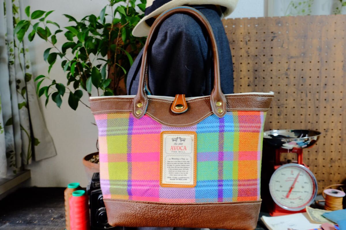◆AVOCA マルチシュリンク牛革トートバッグ　大容量ポケット　ハリスツイード好きに　日本製帆布ハンドメイドブラウンクリスマス秋冬_画像2