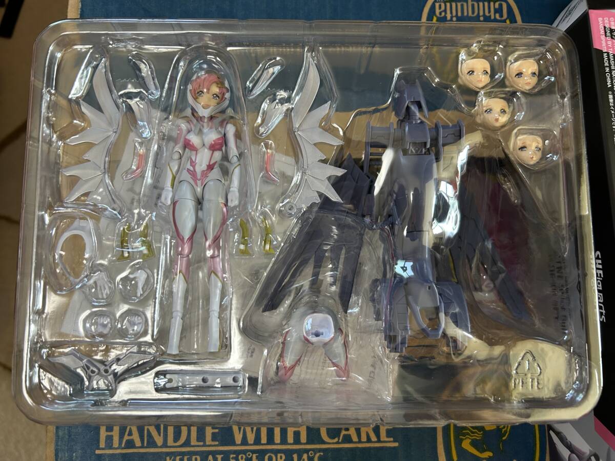 プレミアムバンダイ製 ガンダムSEED FREEDOMS S.H.Figuart ラクス・クラインパイロットスーツVer ライドオン再現セット開封品_画像5