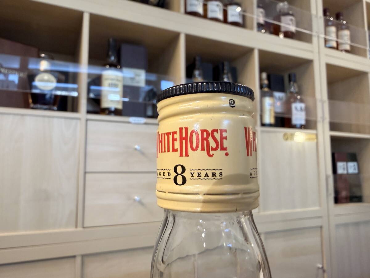 1121108 ホワイトホース 8年 700ml 40％ WHITEHORSE_画像5