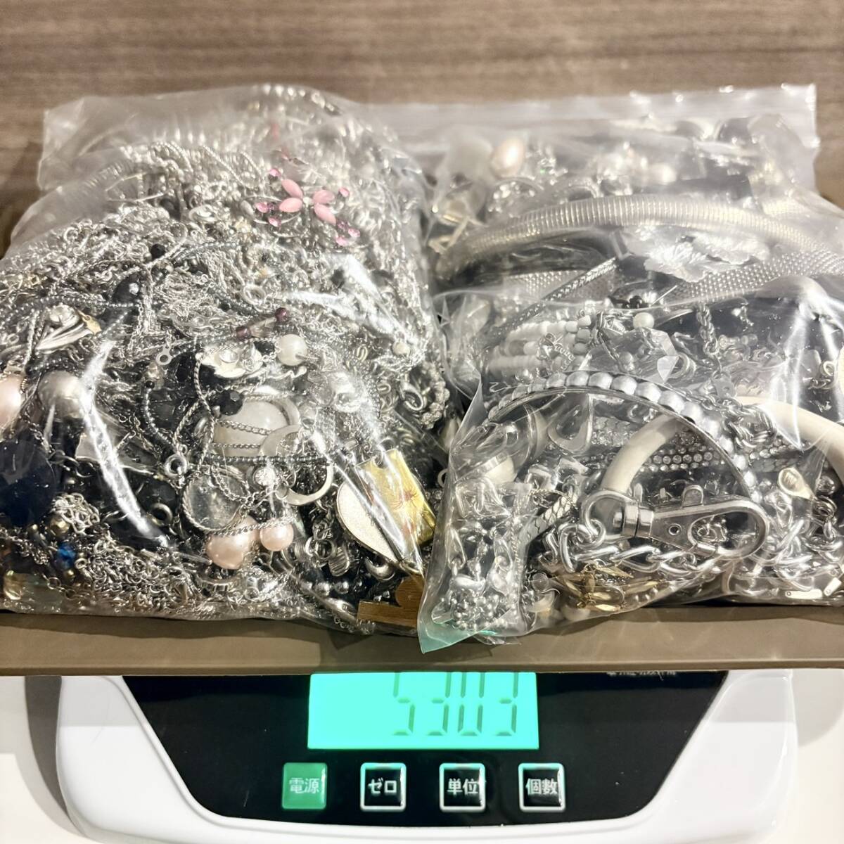 1円から 1123 シルバー アクセサリー 大量 まとめ 総重量5キロ以上 5303g ネックレス ペンダント イヤリング リング ピアス ブローチ 等_画像2