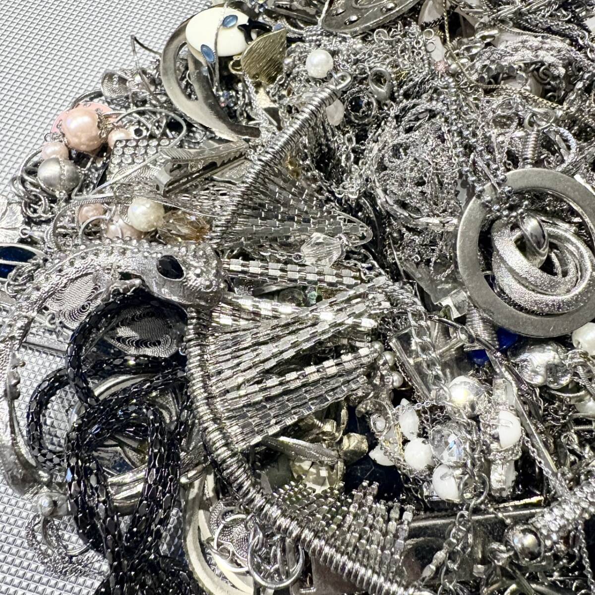 1円から 1123 シルバー アクセサリー 大量 まとめ 総重量5キロ以上 5303g ネックレス ペンダント イヤリング リング ピアス ブローチ 等_画像7