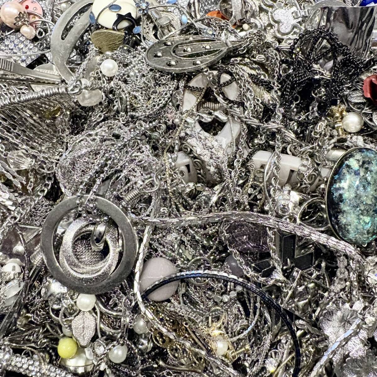 1円から 1123 シルバー アクセサリー 大量 まとめ 総重量5キロ以上 5303g ネックレス ペンダント イヤリング リング ピアス ブローチ 等_画像4