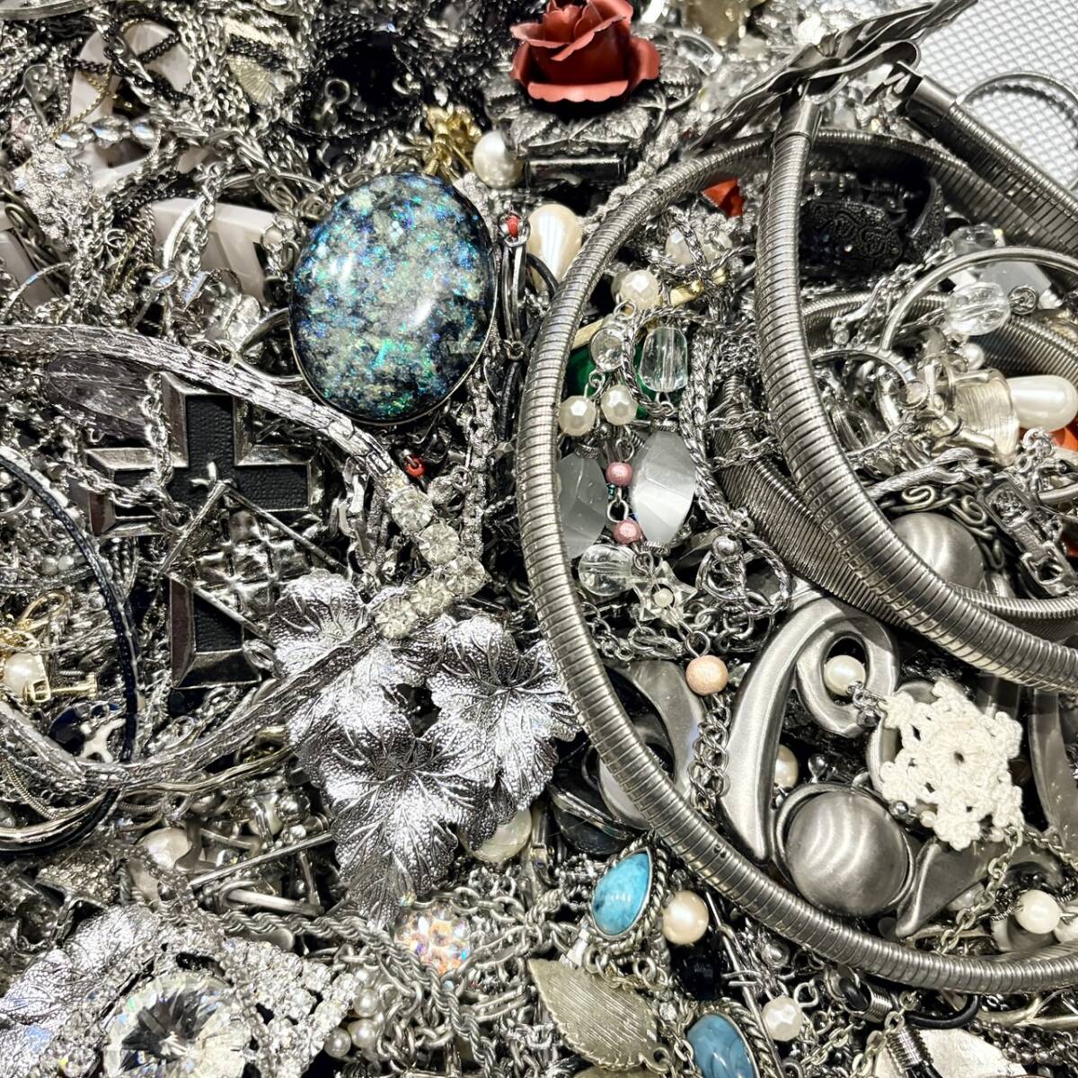 1円から 1123 シルバー アクセサリー 大量 まとめ 総重量5キロ以上 5303g ネックレス ペンダント イヤリング リング ピアス ブローチ 等_画像5
