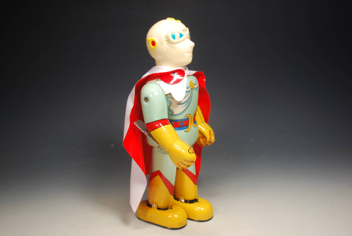 ◆ブリキ玩具 ゼンマイ歩行 ブルマァク 箱付き当時物「月光仮面」高さ約２３cm 歩行確認OK 本体はほぼ未使用状態 箱に傷みあり_画像3