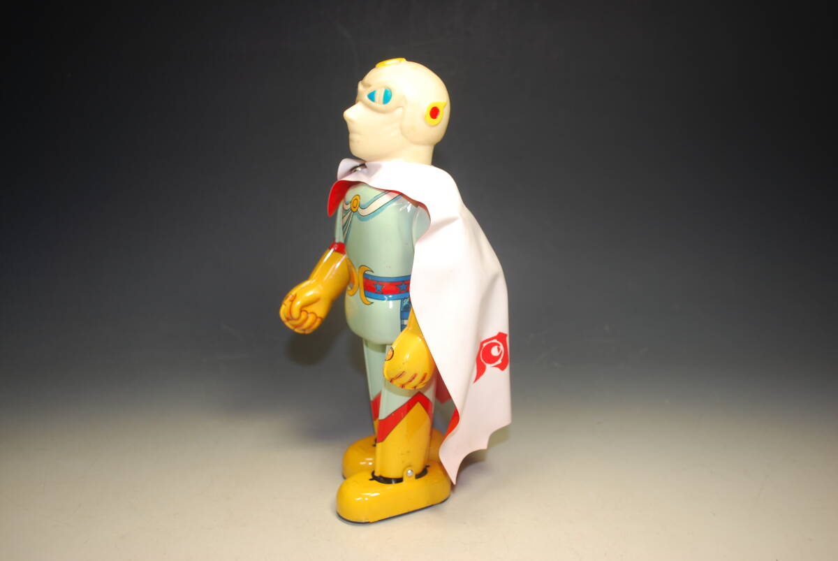 ◆ブリキ玩具 ゼンマイ歩行 ブルマァク 箱付き当時物「月光仮面」高さ約２３cm 歩行確認OK 本体はほぼ未使用状態 箱に傷みあり_画像4