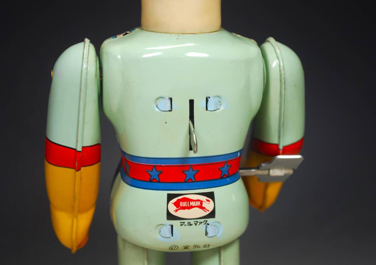 ◆ブリキ玩具 ゼンマイ歩行 ブルマァク 箱付き当時物「月光仮面」高さ約２３cm 歩行確認OK 本体はほぼ未使用状態 箱に傷みあり_画像6