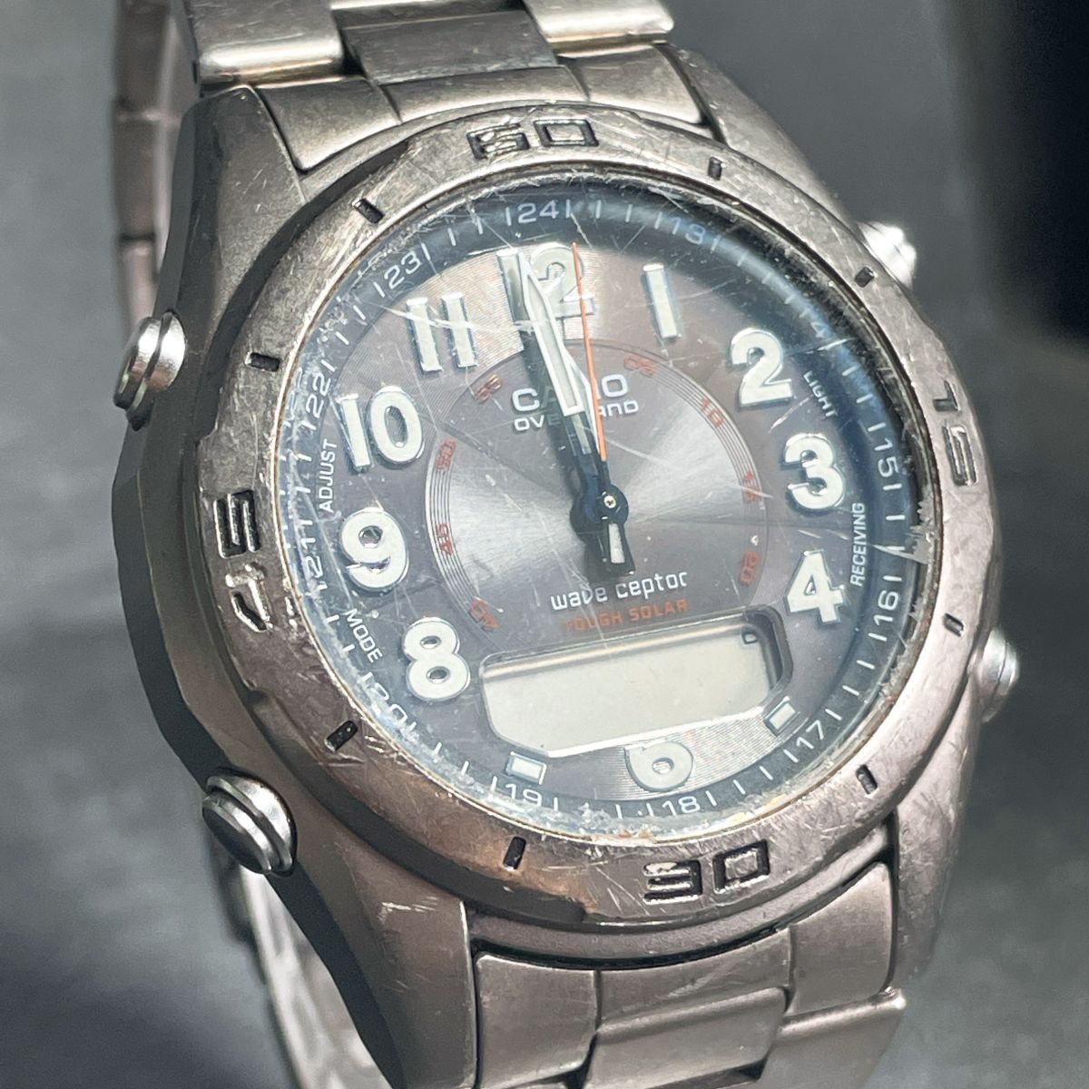 CASIO カシオ OVERLAND OAW-100TDJ-1AJF 腕時計 アナデジ 電波ソーラー タフソーラー 多機能 カレンダー チタニウム メタルバンド_画像2