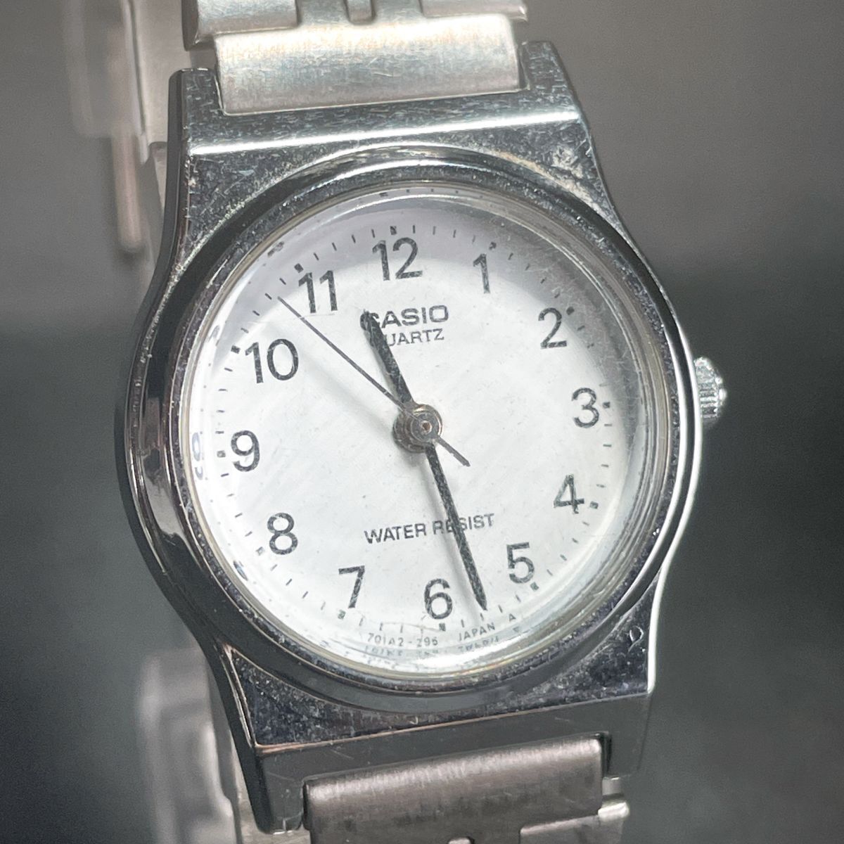 CASIO カシオ LQ-333 腕時計 アナログ クオーツ 3針 ホワイト文字盤 ラウンド メタルバンド シルバー 新品電池交換済み 動作確認済み_画像2
