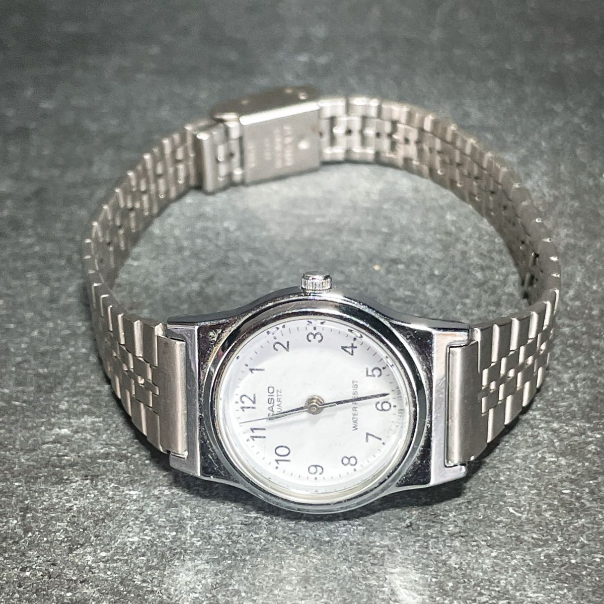 CASIO カシオ LQ-333 腕時計 アナログ クオーツ 3針 ホワイト文字盤 ラウンド メタルバンド シルバー 新品電池交換済み 動作確認済み_画像4