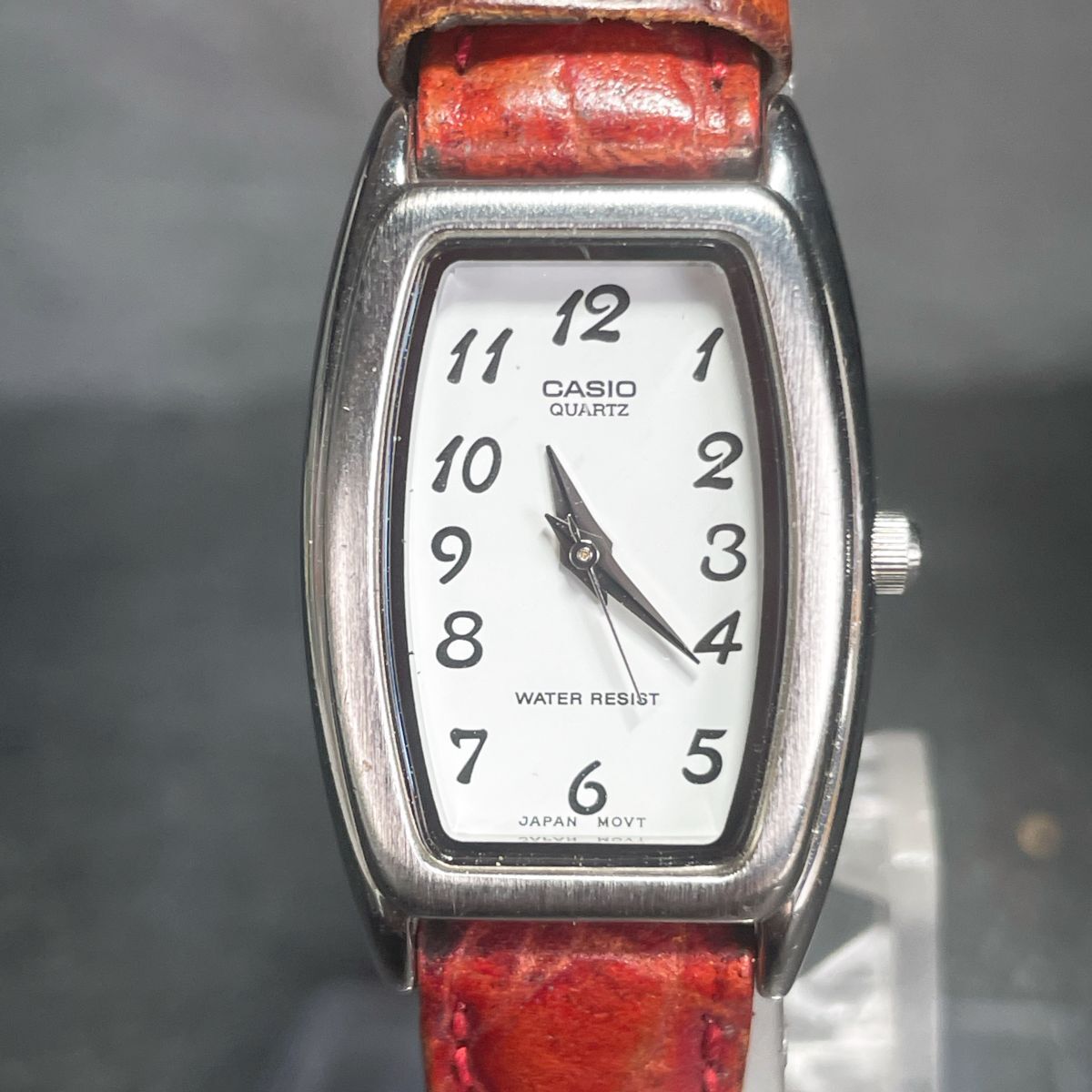 美品 CASIO カシオ LTP-1113 腕時計 アナログ クオーツ 3針 ホワイト文字盤 レザーバンド レッド シルバー 新品電池交換済み 動作確認済み_画像1