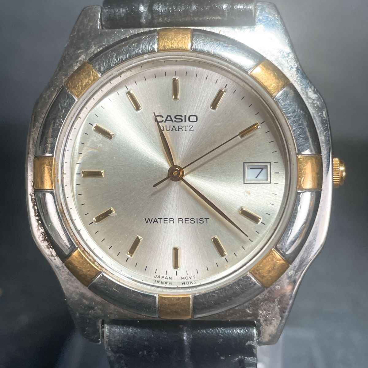 美品 CASIO カシオ MTP-1061 腕時計 アナログ クオーツ 3針 ゴールド文字盤 レザーバンド ブラック ラウンド ステンレス 新品電池交換済み_画像1