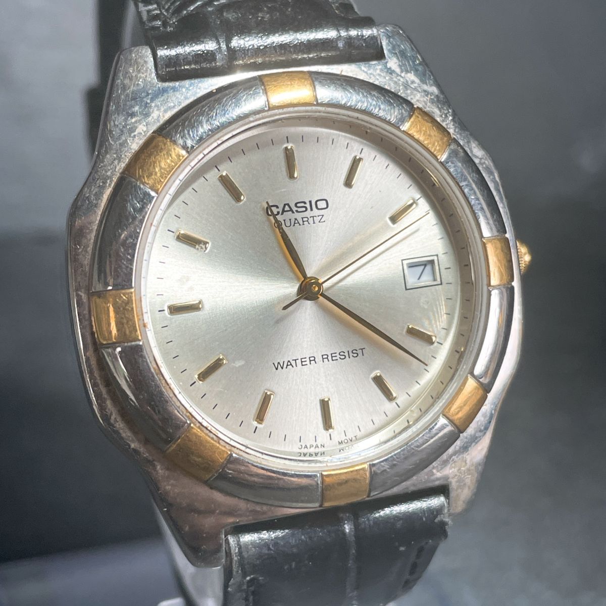 美品 CASIO カシオ MTP-1061 腕時計 アナログ クオーツ 3針 ゴールド文字盤 レザーバンド ブラック ラウンド ステンレス 新品電池交換済み_画像2