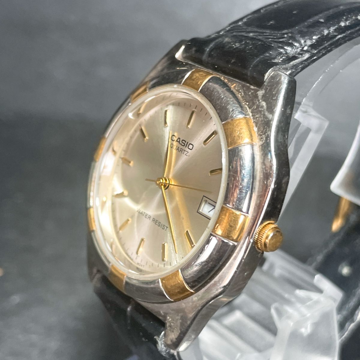 美品 CASIO カシオ MTP-1061 腕時計 アナログ クオーツ 3針 ゴールド文字盤 レザーバンド ブラック ラウンド ステンレス 新品電池交換済み_画像3