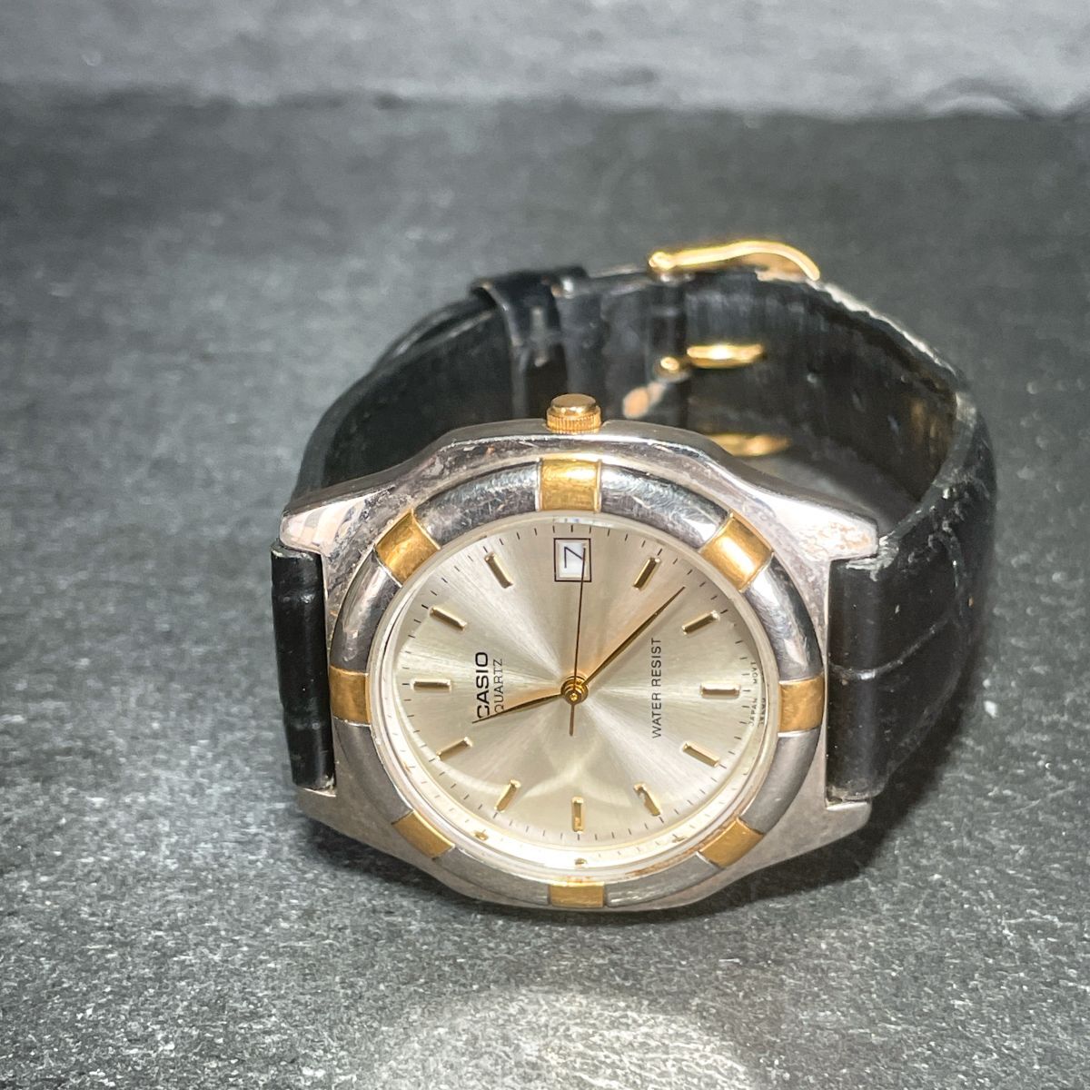 美品 CASIO カシオ MTP-1061 腕時計 アナログ クオーツ 3針 ゴールド文字盤 レザーバンド ブラック ラウンド ステンレス 新品電池交換済み_画像4