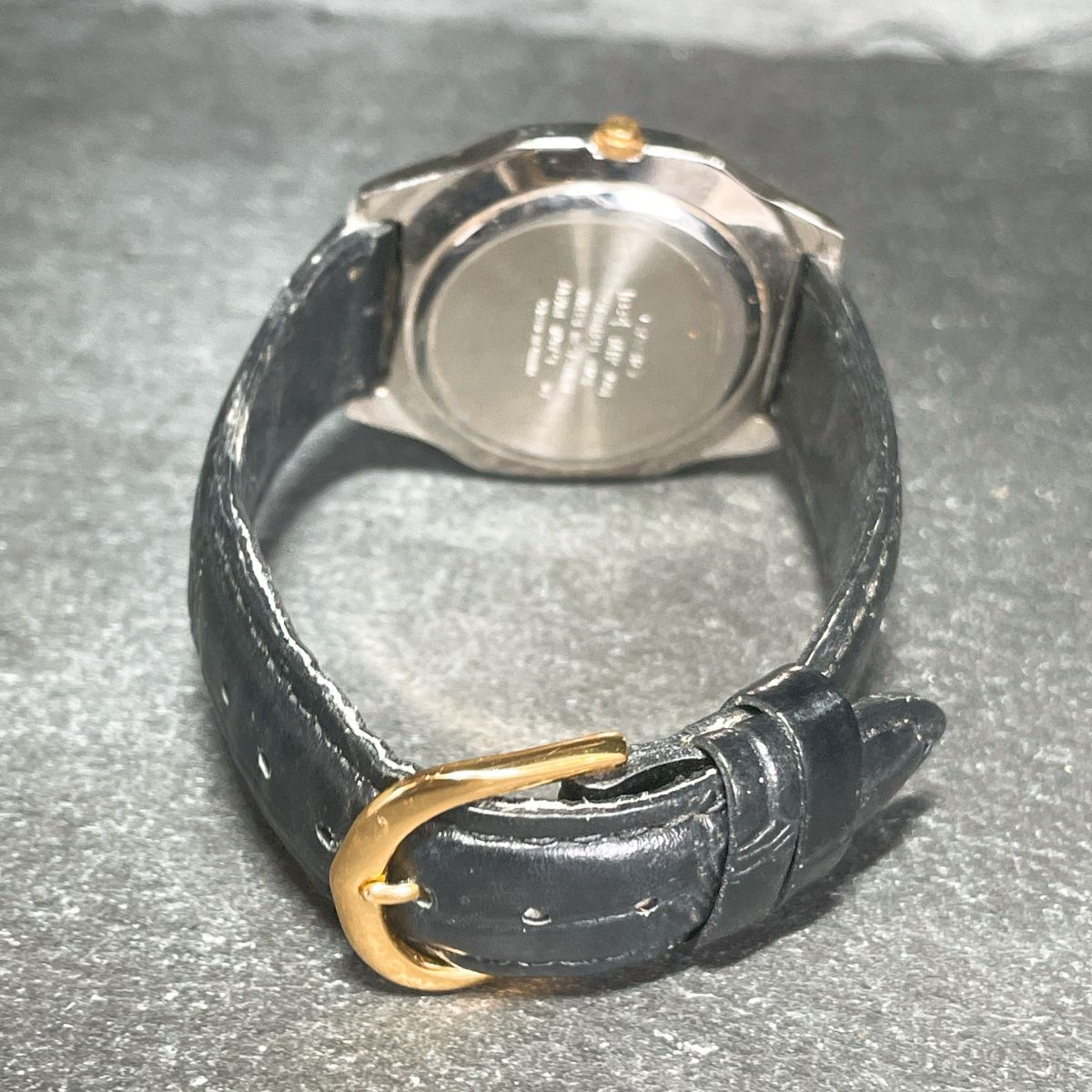 美品 CASIO カシオ MTP-1061 腕時計 アナログ クオーツ 3針 ゴールド文字盤 レザーバンド ブラック ラウンド ステンレス 新品電池交換済み_画像5