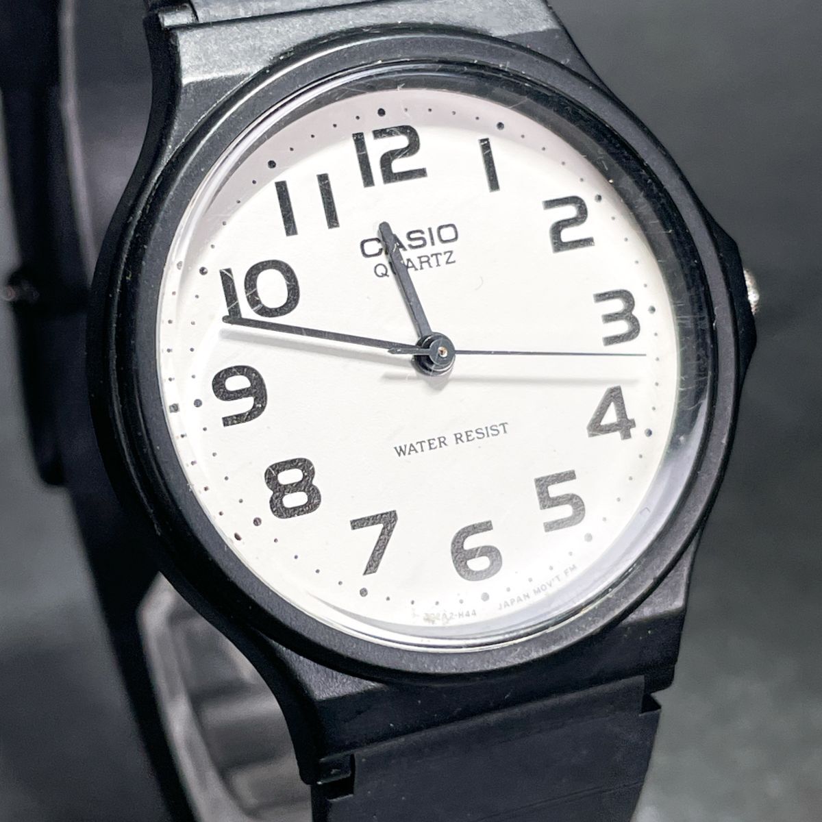 CASIO カシオ MQ-24 腕時計 アナログ クオーツ 3針 ホワイト文字盤 ラバーバンド ブラック ラウンド 新品電池交換済み 動作確認済み_画像2