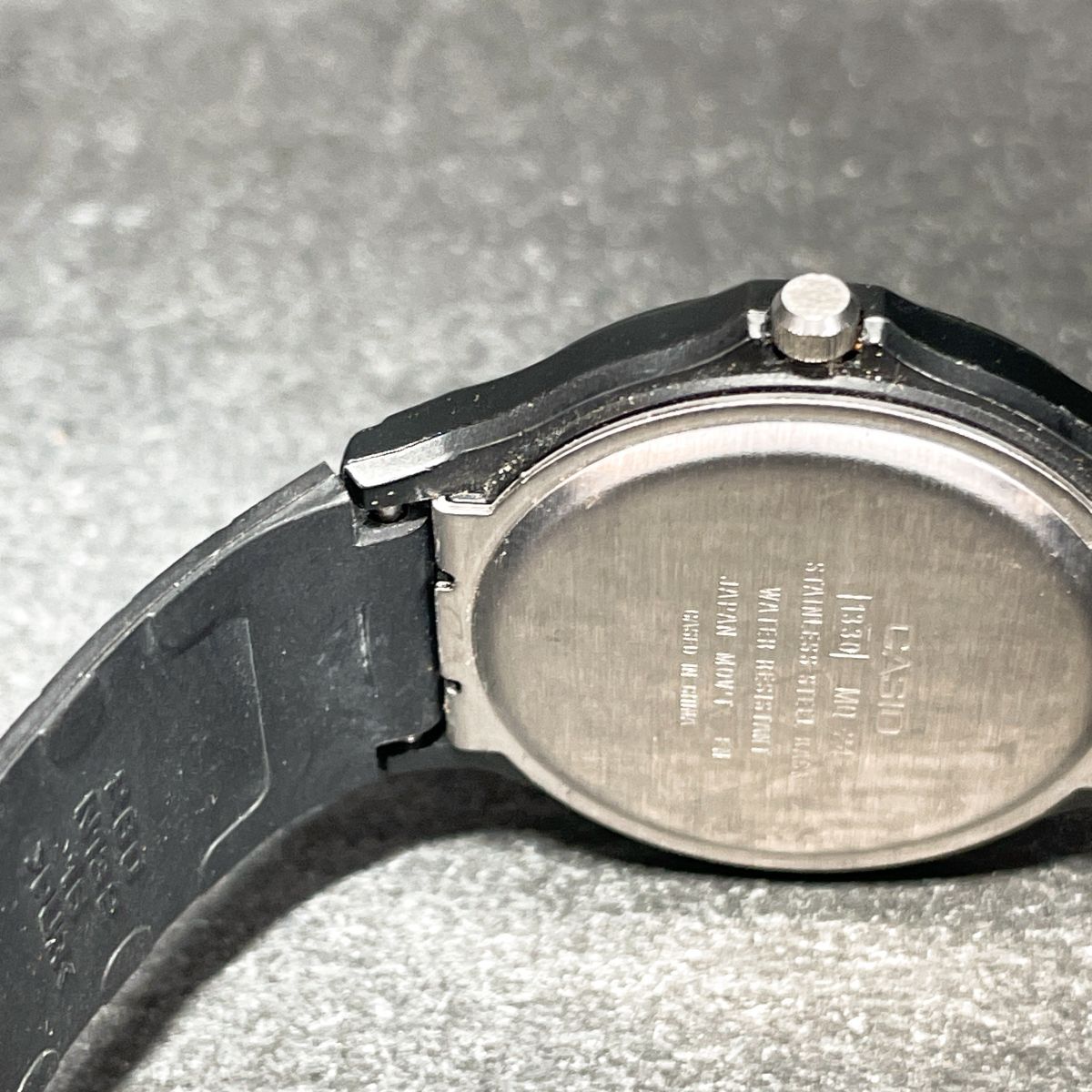 CASIO カシオ MQ-24 腕時計 アナログ クオーツ 3針 ホワイト文字盤 ラバーバンド ブラック ラウンド 新品電池交換済み 動作確認済み_画像6
