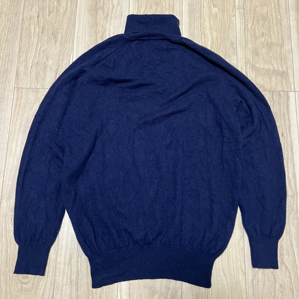 ★カシミア100%★ 高級 GRABRE 長袖 カシミヤ ニット タートルネック セーター 紺色 ネイビー メンズ サイズM 美品 R-8340_画像5