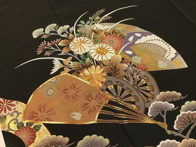 平和屋着物■豪華黒留袖 駒刺繍 流水飛鶴扇面花車文 暈し染め 金銀彩 正絹 逸品 CAAZ2352vp_画像4