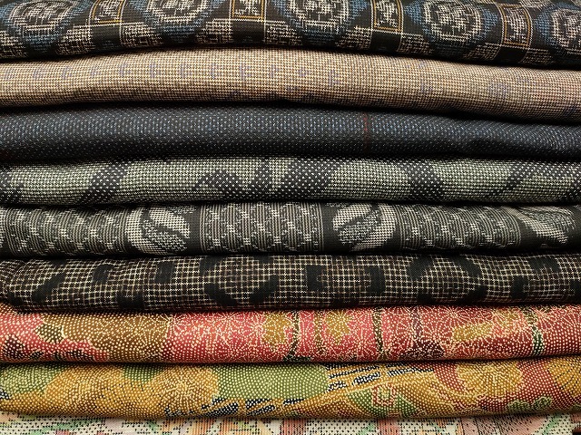 平和屋本店■1円 大島紬 まとめて 30点 花柄 割り込み絣 地空 泥染め 波梅織物謹製 証紙付き 着用可能多数 未使用品あり 全て正絹 ppp3071_画像2