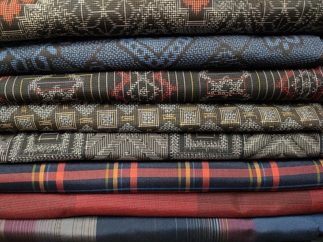 平和屋本店■1円 大島紬 まとめて 30点 花柄 割り込み絣 地空 泥染め 波梅織物謹製 証紙付き 着用可能多数 未使用品あり 全て正絹 ppp3071_画像3