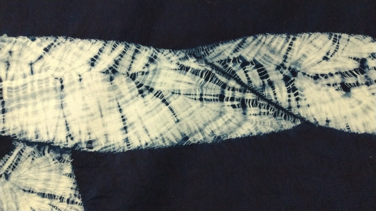 藍染 タペストリー 154cm(巾)x96cm(高さ) 綿100% 軍隊絞り 染色家作品_画像3
