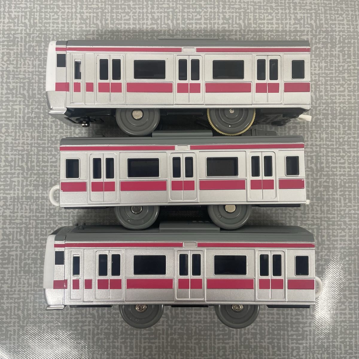 [ работоспособность не проверялась ] Plarail E233 серия столица лист линия Takara Tommy работоспособность не проверялась железная дорога игрушка электропоезд электрический ряд машина 004