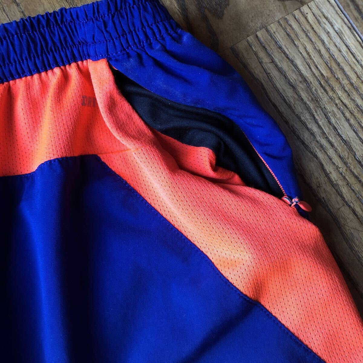 ナイキ（NIKE） ショートパンツ　 ランニングパンツ　 DRI-FIT 　サイズM　ブルー×蛍光オレンジ_画像8