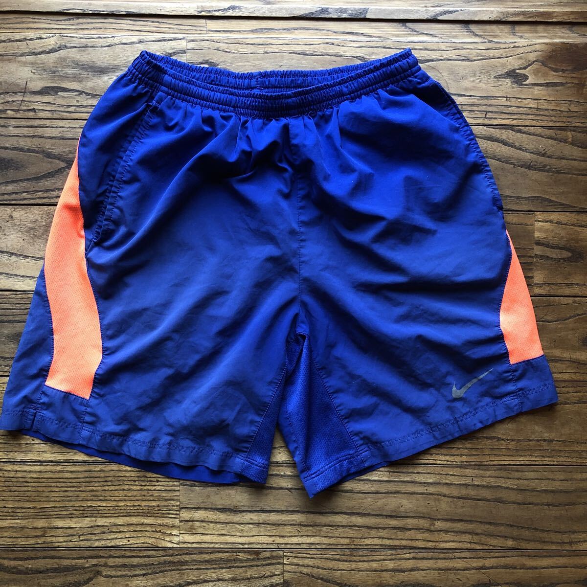 ナイキ（NIKE） ショートパンツ　 ランニングパンツ　 DRI-FIT 　サイズM　ブルー×蛍光オレンジ_画像1