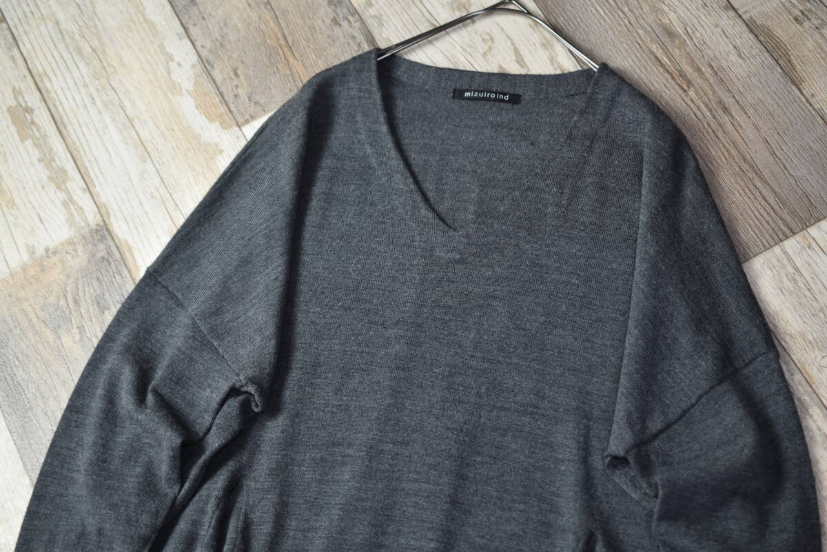 ミズイロインド mizuiroind ドロップショルダーウールニットチュニック グレー色_画像4