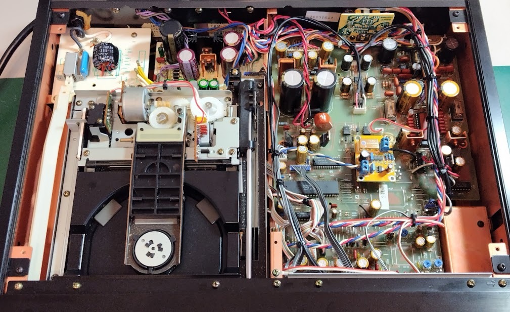 * техническое обслуживание settled *SONY Sony CDP-555ESD [ tray заменен ремень * электролиз конденсатор замена * высокая точность часы заменяемый ]