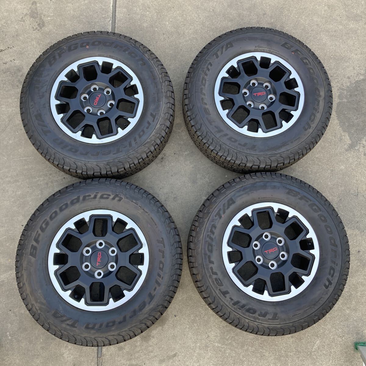 新型タコマ　純正　タイヤ　ホイール　新車外し　265/70Ｒ17　TRD　オフロード　Toyota Tacoma　2024モデル_画像1